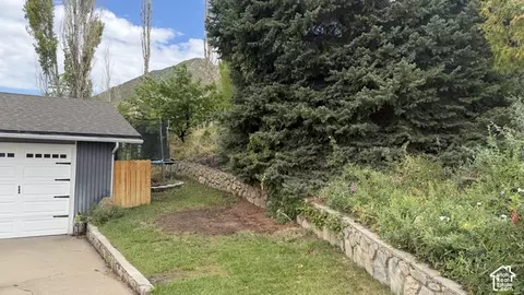 Exterior - 517 E 1400 N, Centerville, UT 84014 photo 7 of 9