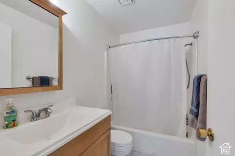 Bath - 1206 E Waterside Cv #32, Midvale, UT 84047 photo 2 of 2