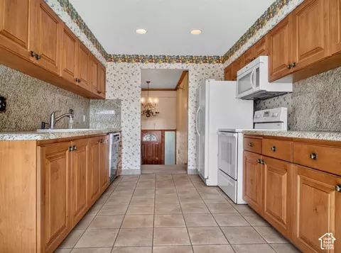 Kitchen - 712 E Arrowhead Ln, Murray, UT 84107 photo 1 of 2