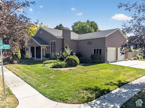 Exterior - 712 E Arrowhead Ln, Murray, UT 84107 photo 3 of 6