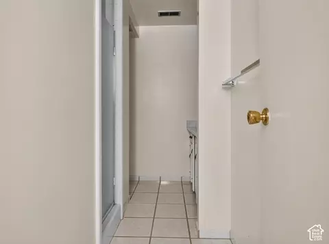 Bath - 712 E Arrowhead Ln, Murray, UT 84107 photo 1 of 2