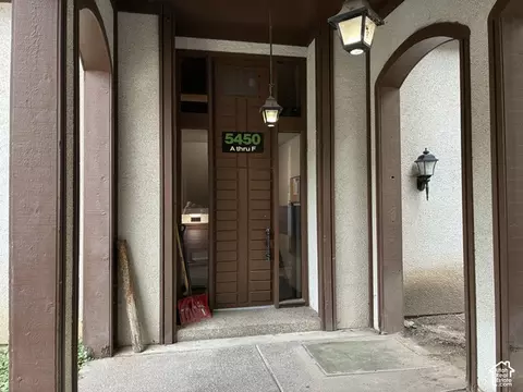 Entry Way - 5450 S Willow Ln #D, Murray, UT 84107 photo 1 of 2