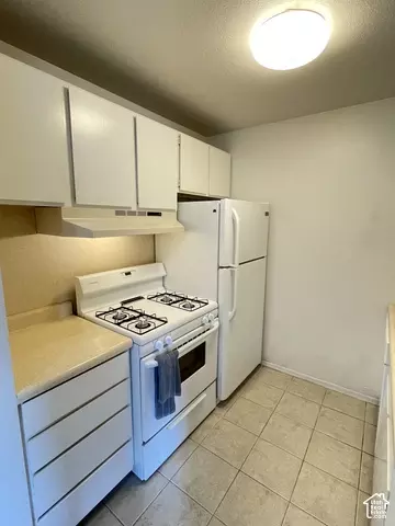 Kitchen - 5450 S Willow Ln #D, Murray, UT 84107 photo 1 of 1
