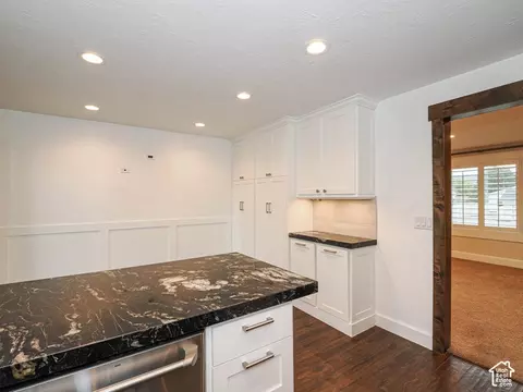 Kitchen - 885 E Winter Way, Sandy, UT 84094 photo 5 of 6