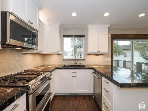 Kitchen - 885 E Winter Way, Sandy, UT 84094 photo 2 of 6