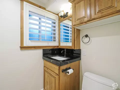Bath - 885 E Winter Way, Sandy, UT 84094 photo 3 of 5