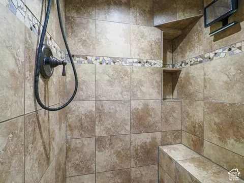 Bath - 885 E Winter Way, Sandy, UT 84094 photo 5 of 5