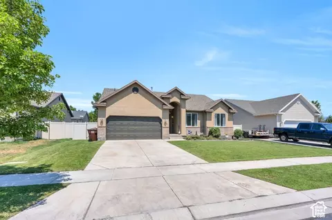 Exterior - 4613 E Bridleway Rd, Eagle Mountain, UT 84005 photo 2 of 3
