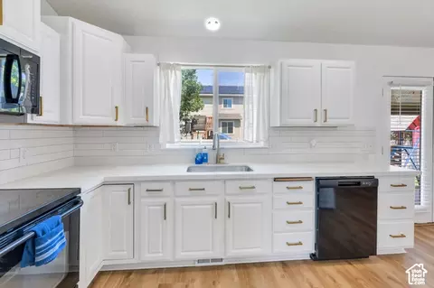 Kitchen - 4613 E Bridleway Rd, Eagle Mountain, UT 84005 photo 4 of 4