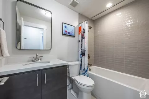 Bath - 3000 E Morgan Dr S, Holladay, UT 84124 photo 3 of 3