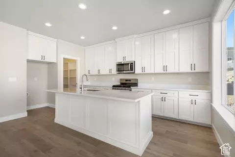 Kitchen - 3395 E Baywater #514, Eagle Mountain, UT 84005 photo 2 of 3