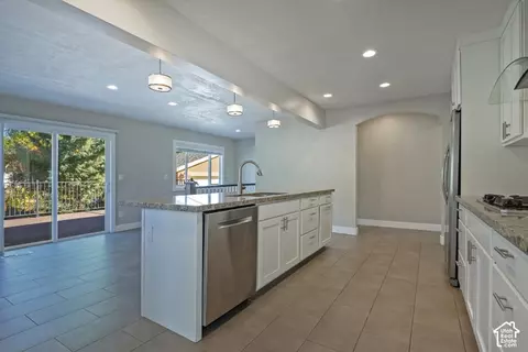 Kitchen - 3043 E Morningside Dr, Holladay, UT 84124 photo 5 of 6
