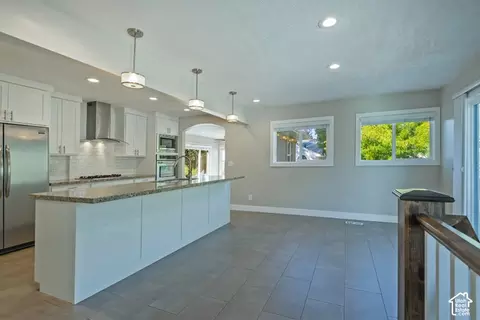 Kitchen - 3043 E Morningside Dr, Holladay, UT 84124 photo 4 of 6