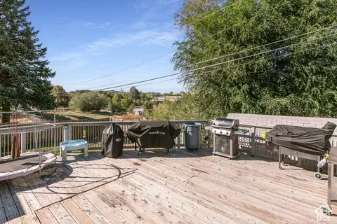 Exterior - 5362 S Alpine Dr E, Murray, UT 84107 photo 3 of 8