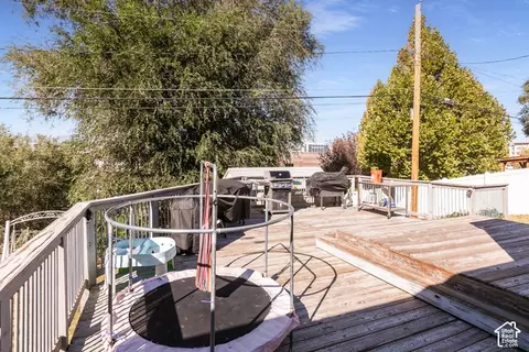 Exterior - 5362 S Alpine Dr E, Murray, UT 84107 photo 4 of 8