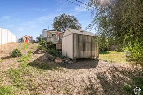 Exterior - 5362 S Alpine Dr E, Murray, UT 84107 photo 7 of 8