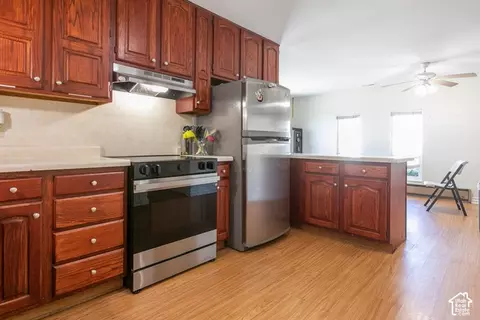 Kitchen - 5362 S Alpine Dr E, Murray, UT 84107 photo 1 of 2