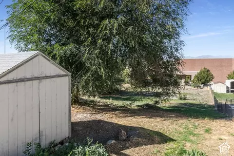Exterior - 5362 S Alpine Dr E, Murray, UT 84107 photo 6 of 8