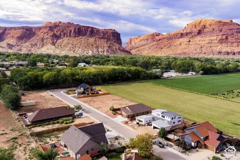View/Area - 719 N Palisade Dr, Moab, UT 84532 photo 1 of 4
