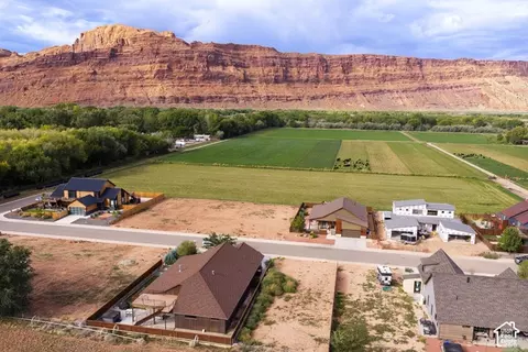 View/Area - 719 N Palisade Dr, Moab, UT 84532 photo 3 of 4