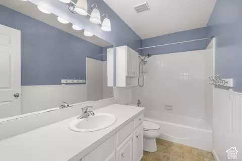 Bath - 5577 S 100 E, Washington Terrace, UT 84405 photo 2 of 3