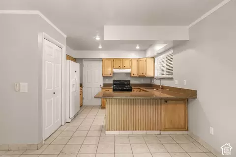 Kitchen - 5577 S 100 E, Washington Terrace, UT 84405 photo 2 of 5