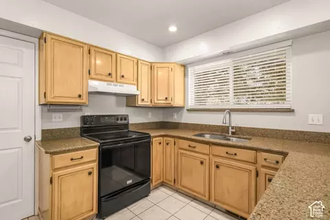 Kitchen - 5577 S 100 E, Washington Terrace, UT 84405 photo 3 of 5