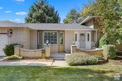 Exterior - 5577 S 100 E, Washington Terrace, UT 84405 photo 2 of 7