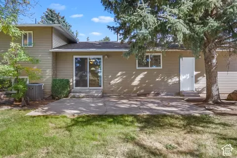 Exterior - 5577 S 100 E, Washington Terrace, UT 84405 photo 5 of 7