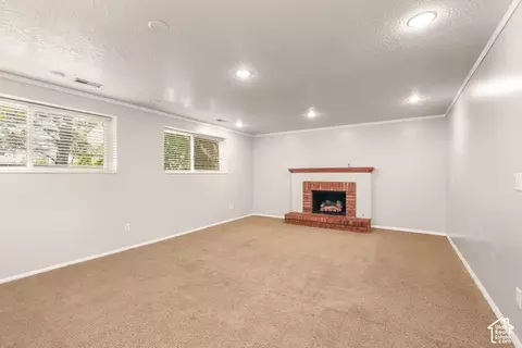 Living - 5577 S 100 E, Washington Terrace, UT 84405 photo 6 of 8