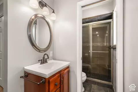 Bath - 5577 S 100 E, Washington Terrace, UT 84405 photo 1 of 3