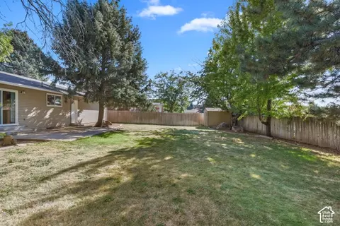Exterior - 5577 S 100 E, Washington Terrace, UT 84405 photo 6 of 7