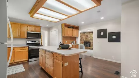 Kitchen - 403 E 426 N, Alpine, UT 84004 photo 2 of 3