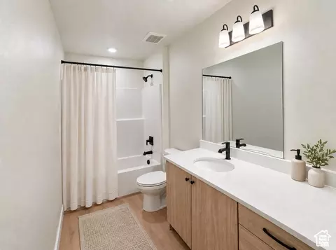 Bath - 1067 N Summit View Dr, Harrisville, UT 84404 photo 2 of 3