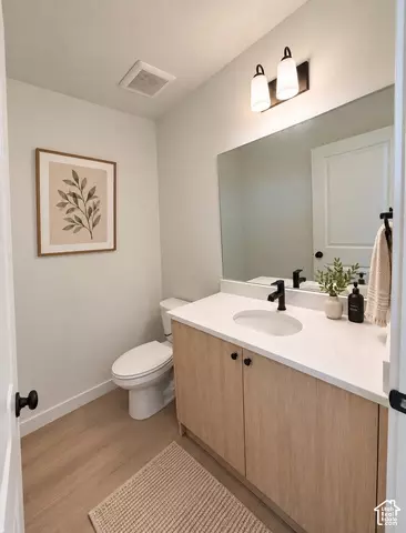 Bath - 1067 N Summit View Dr, Harrisville, UT 84404 photo 3 of 3