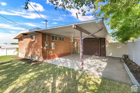 Exterior - 2483 W 4975 St S, Roy, UT 84067 photo 2 of 2