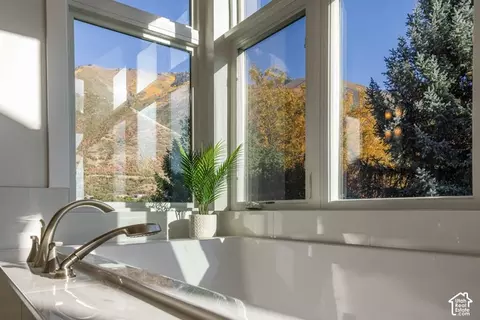 Bath - 1354 S 800 E, Mapleton, UT 84664 photo 4 of 11