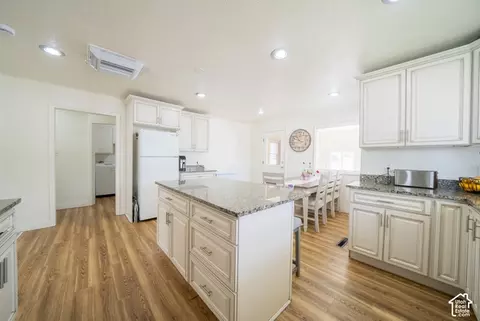 Kitchen - 33 E 8640 S, Sandy, UT 84070 photo 3 of 4