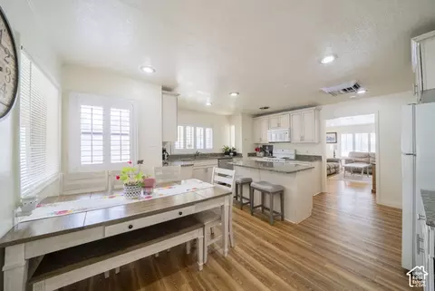 Kitchen - 33 E 8640 S, Sandy, UT 84070 photo 2 of 4
