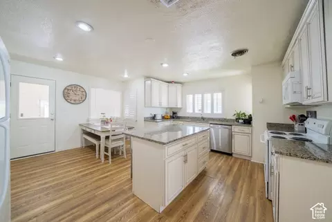 Kitchen - 33 E 8640 S, Sandy, UT 84070 photo 1 of 4