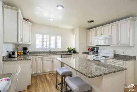 Kitchen - 33 E 8640 S, Sandy, UT 84070 photo 4 of 4