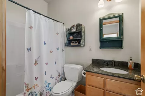 Bath - 2059 E 1900 S, New Harmony, UT 84757 photo 5 of 9