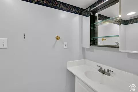 Bath - 4193 S 1865 E, Holladay, UT 84124 photo 4 of 4