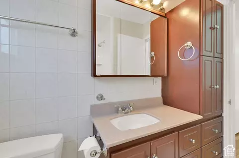 Bath - 4193 S 1865 E, Holladay, UT 84124 photo 3 of 4
