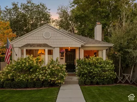 2938 S Hudson Cir E, Salt Lake City, UT 84106