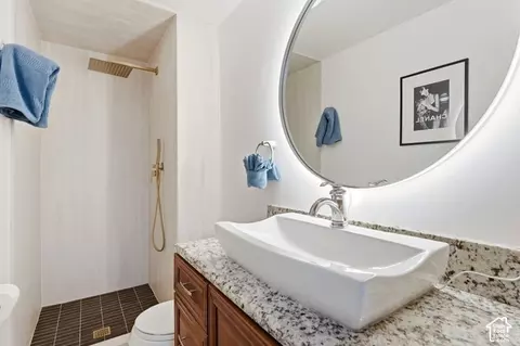 Bath - 960 E Sagehill Dr, Holladay, UT 84124 photo 1 of 4