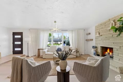 Living - 960 E Sagehill Dr, Holladay, UT 84124 photo 2 of 5