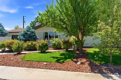 Exterior - 960 E Sagehill Dr, Holladay, UT 84124 photo 6 of 11