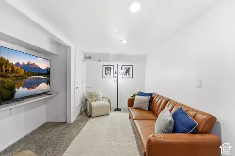 Living - 960 E Sagehill Dr, Holladay, UT 84124 photo 4 of 5