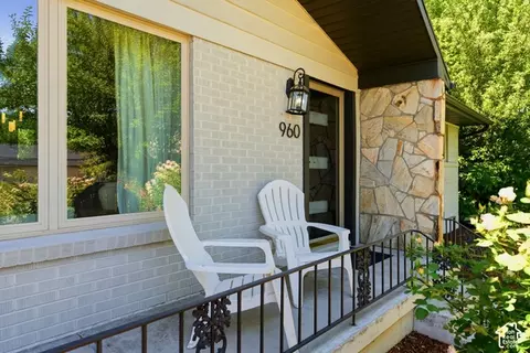 Exterior - 960 E Sagehill Dr, Holladay, UT 84124 photo 7 of 11